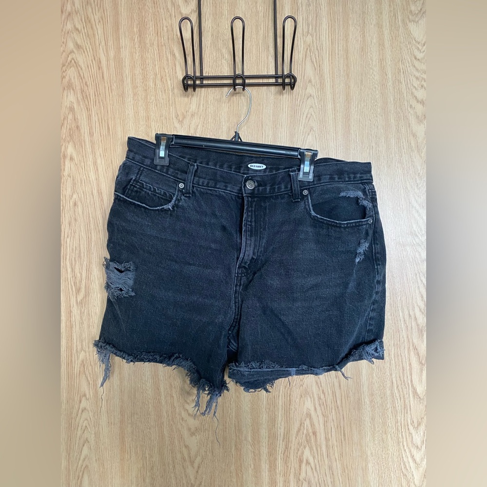 Old navy black high waisted shorts. Size 14